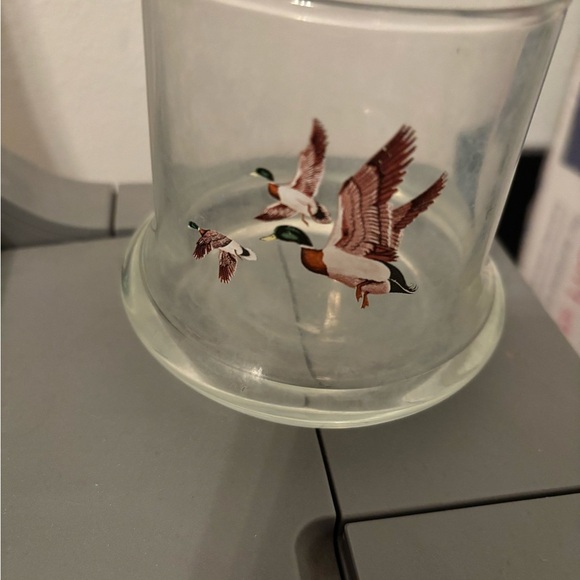 Vintage Avon Chesapeake Flying Mallards Ducks Whiskey Glasse 8 oz - Picture 2 of 3